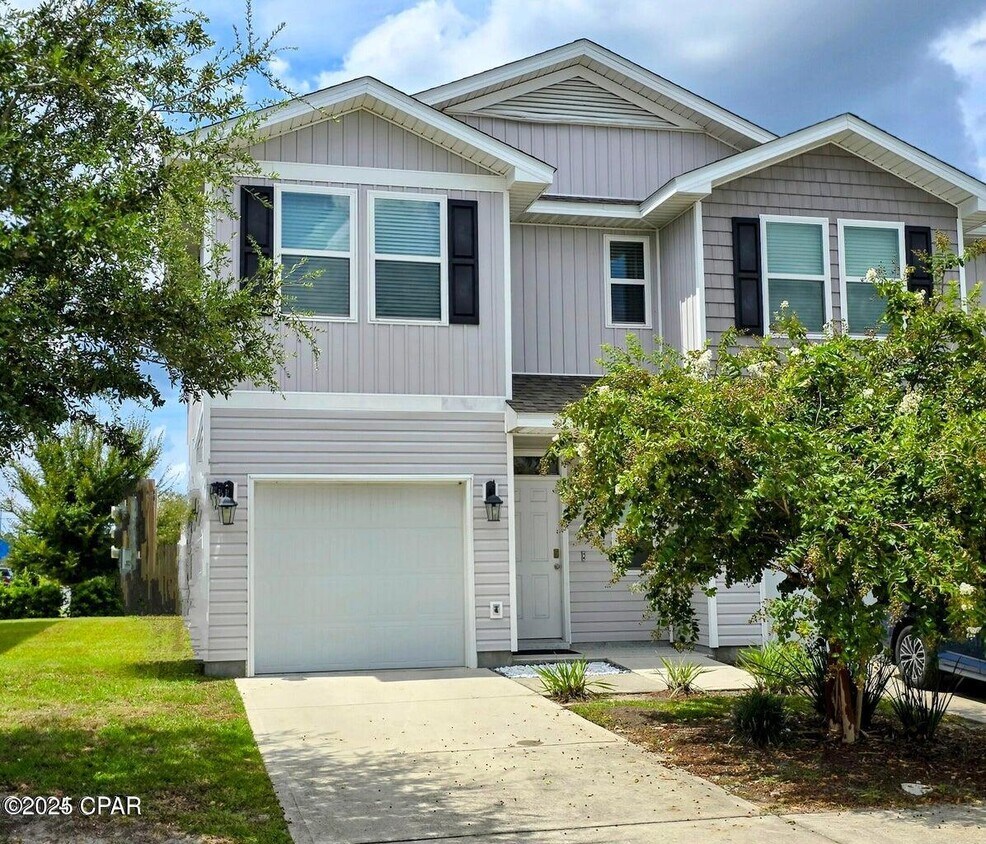 Foto principal - 5837 Bay Pl