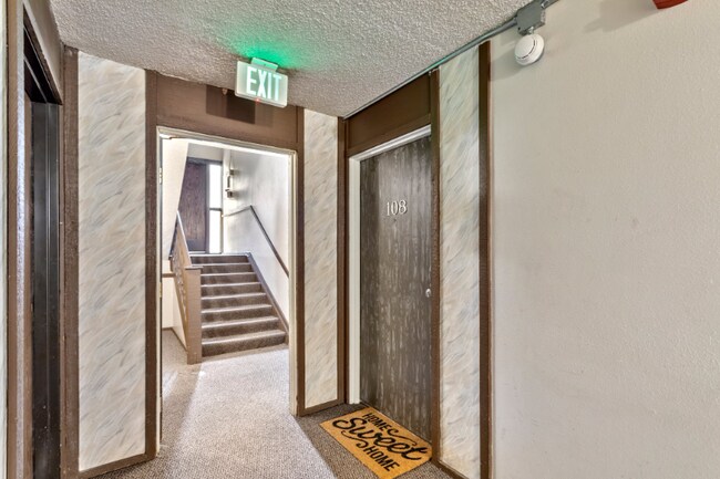 Building Photo - 230 E Highline Cir
