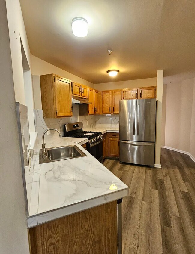 Building Photo - 906 Rhoads Dr