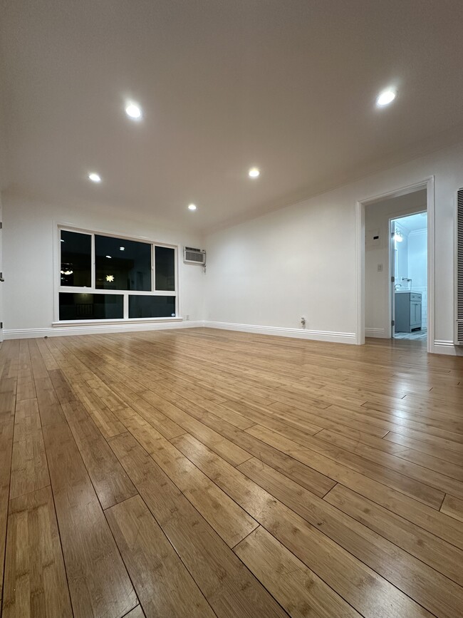 living room - 921 N Sierra Bonita Ave