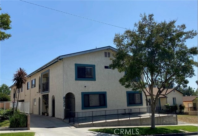 Building Photo - 832 Padilla St