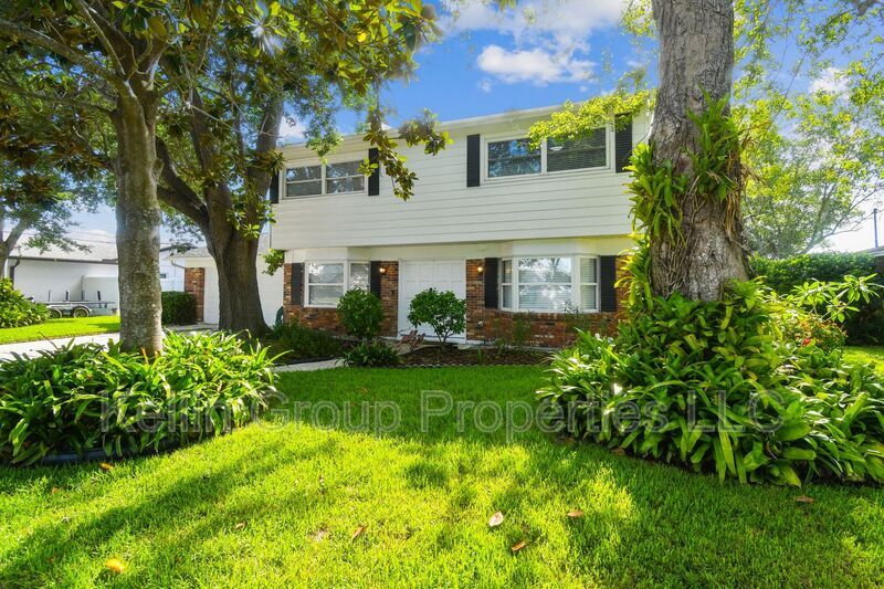 Primary Photo - 4622 Bay Crest Dr