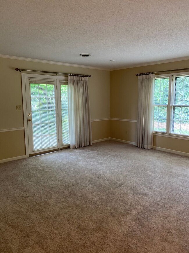Foto del edificio - Very well kept condo in Lytchfield off Allistair Rd-Move in Special $500.00 off the first months ...
