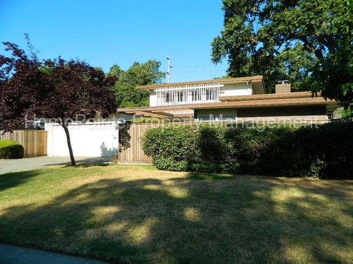 Primary Photo - 6390 S Land Park Dr