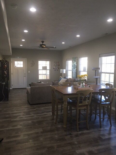 Foto del edificio - 1300 W Walnut St