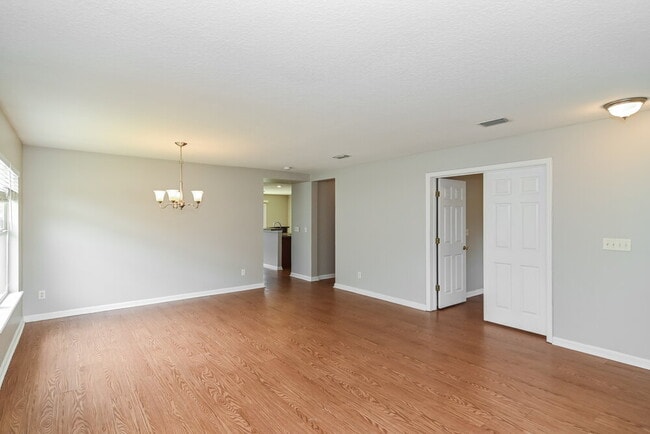 Building Photo - 2284 Brian Lakes Dr E