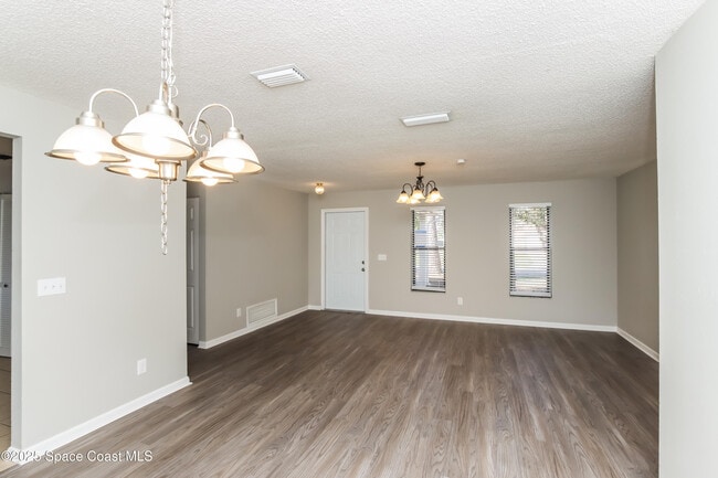 Foto del edificio - 739 Isle Royale Ave