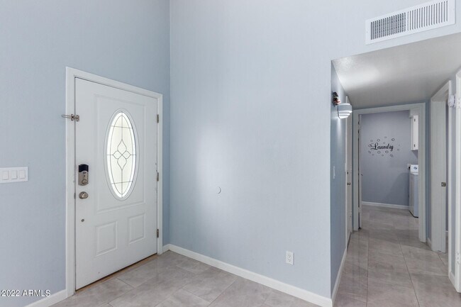 Foto del edificio - 5432 W Riviera Dr