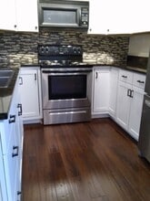 Building Photo - 601 Riverhill Cir