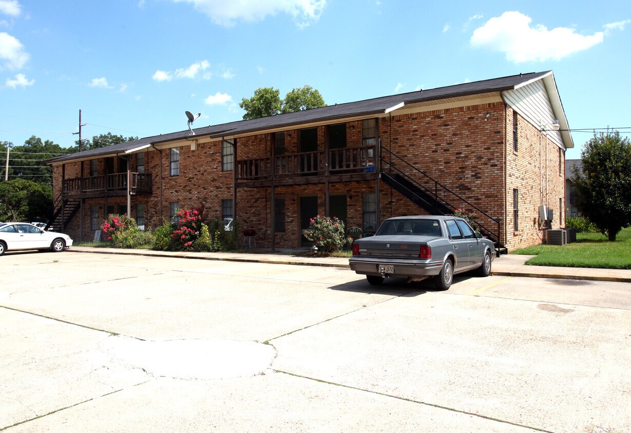 Foto principal - Bayou Rouge Apartments