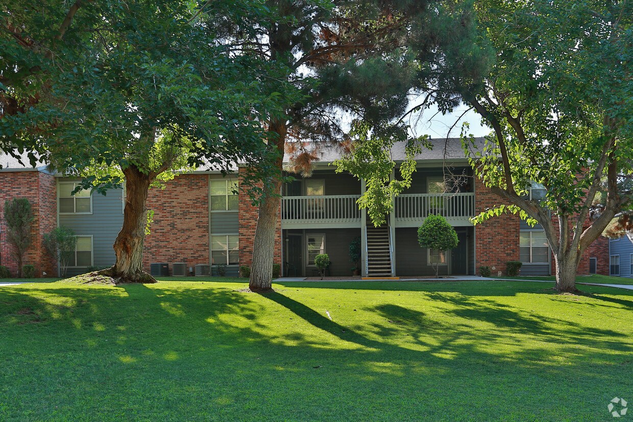 Whispering Pines Apartments in El Paso, TX