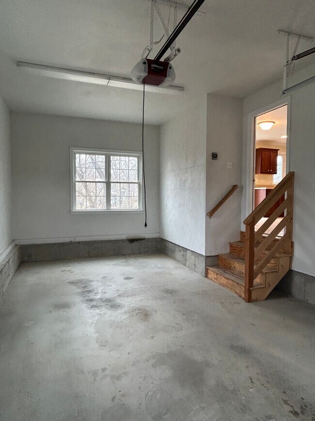 Building Photo - 141 Knight Ave