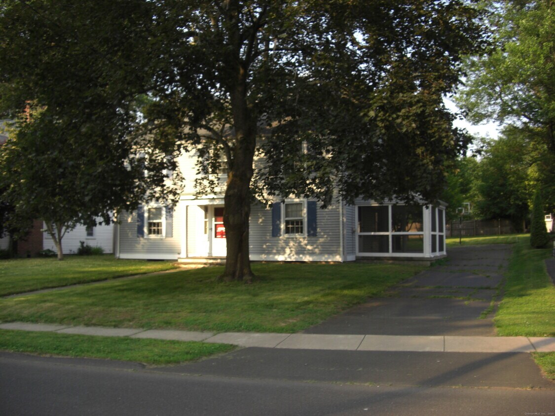 Foto del edificio - 42 Rosedale Rd
