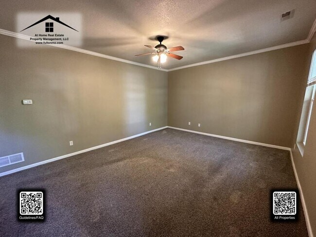 Foto del edificio - 821 Court Street, Apartment B