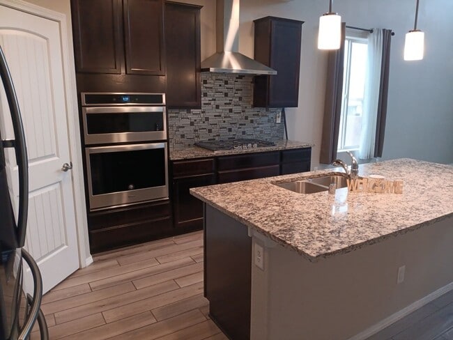 Foto del edificio - Spacious 4-bedroom, 2.5-bathroom home! Showings available NOW!