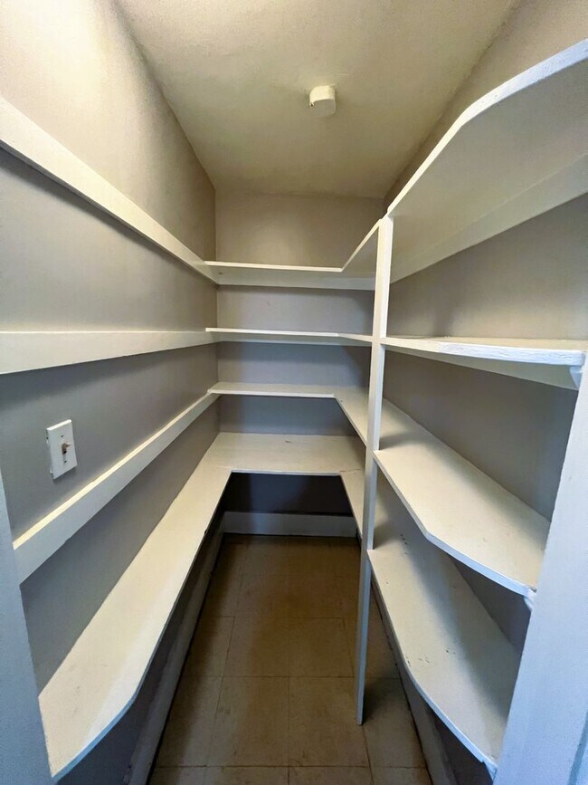 135 Appleton Ave Unit 1B, Pittsfield, MA 01201 Room for Rent in