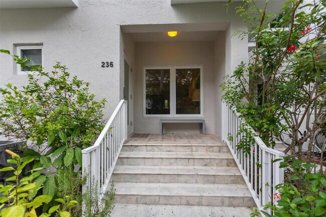 Building Photo - 236 Seaview Dr