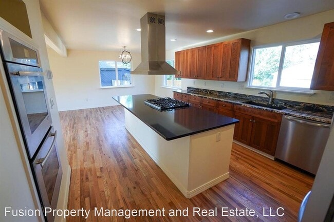 Building Photo - 6 br, 4 bath House - 2711 N. 8th Court