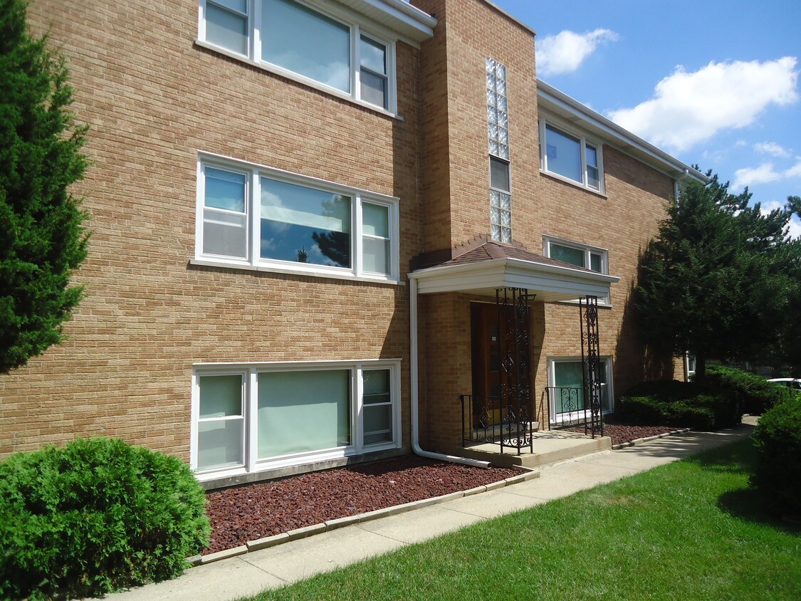 8902 Wisner St Unit GW, Niles, IL 60714 Apartments in Niles, IL