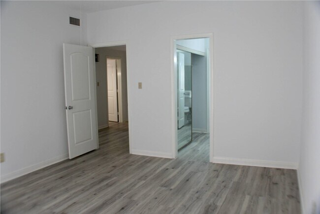 Foto del edificio - 2425 Underwood St