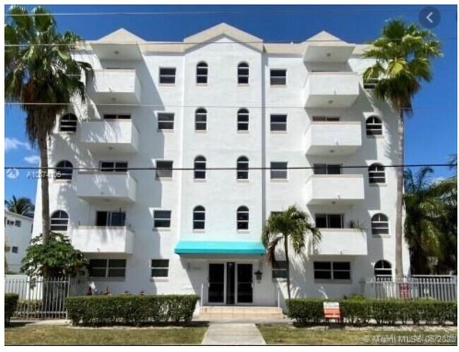 Grove Palms 1 - 3052 SW 27th Ave