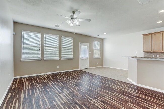 Foto del edificio - 3215 Victorian Manor Ln