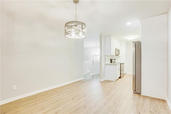 Building Photo - 2236 Chevy Chase Ln