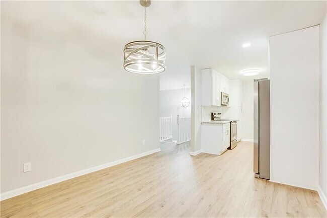 Foto del edificio - 2236 Chevy Chase Ln