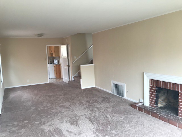 Building Photo - 162 Westbrook Ave