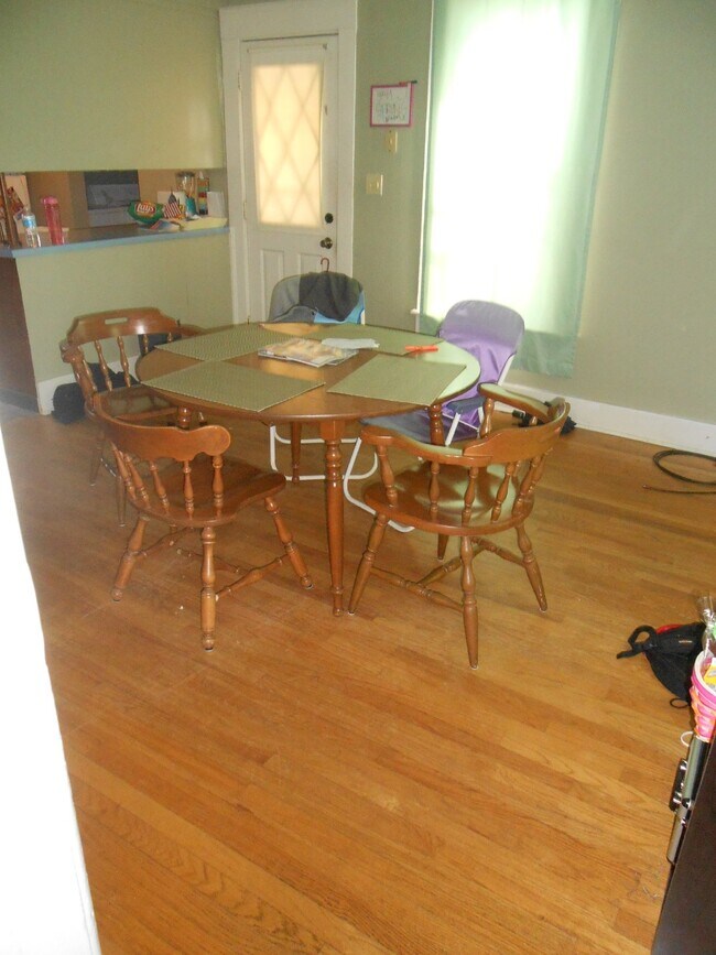 Foto del edificio - 3 Bed 1 Bath close to UWEC! Available June 1st 2025