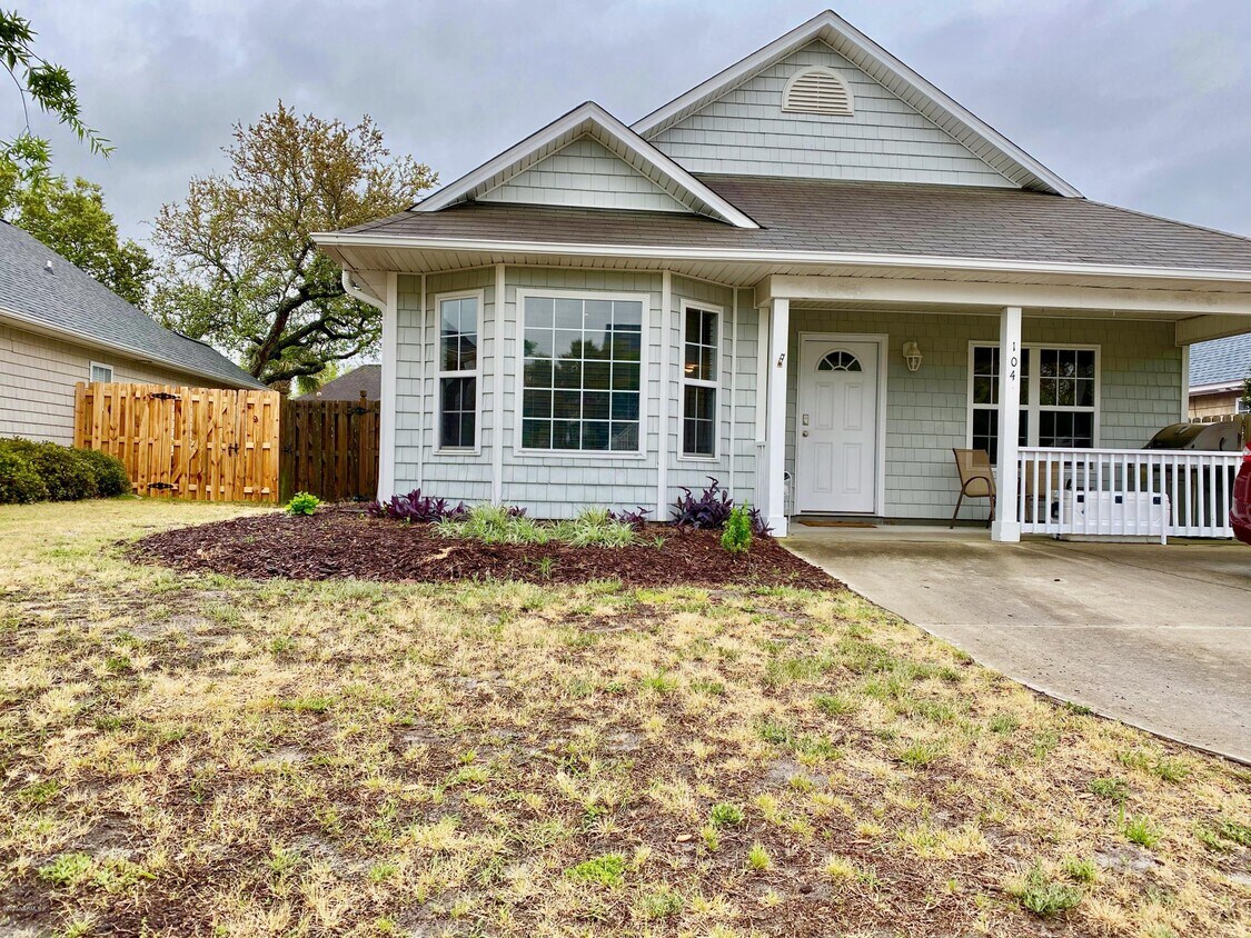 104 Olde Mariners Way, Carolina Beach, NC 28428 House Rental in