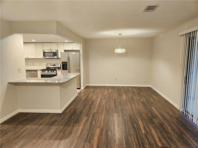 Building Photo - 2241 Runnymeade Dr