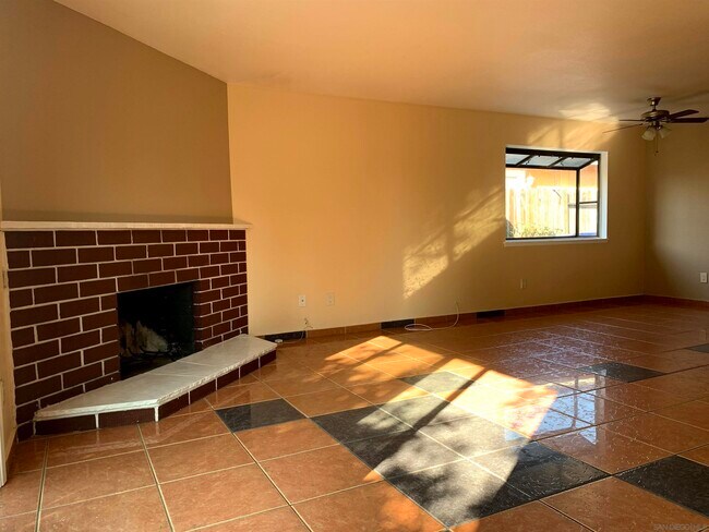 Building Photo - 4917 Roja Dr