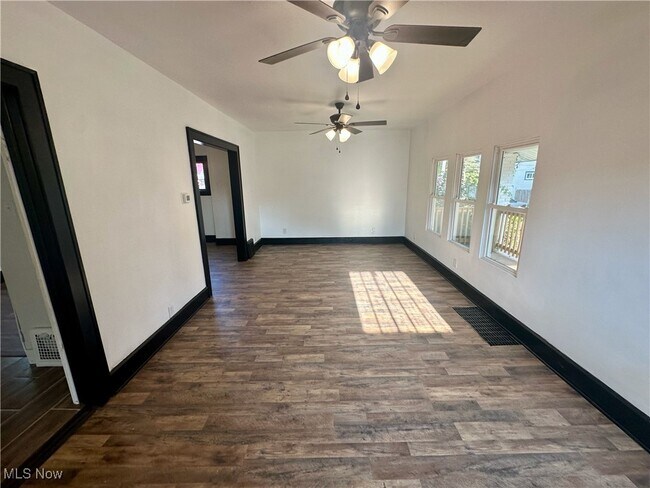 Foto del edificio - 3051 Engle Pl SW