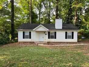Building Photo - 1228 Woodland Dr