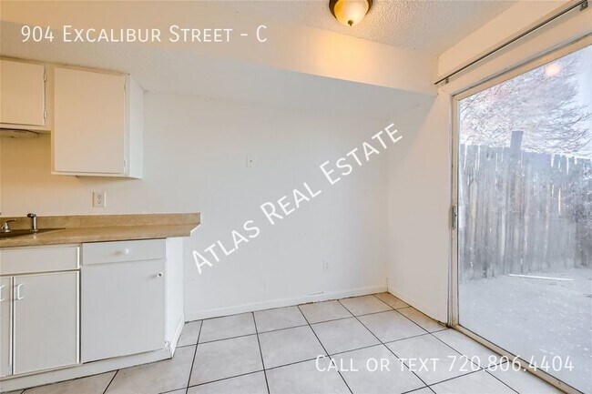 Building Photo - Recently Updated Centrally Located 2bd/1.5...