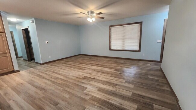 Foto del edificio - Large Modern 2022 Built 2 Bedroom, 2 Bathroom Accessible Twinhome with 2 Car Attached Garage! - 5...