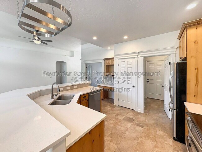 Foto del edificio - 650 E Whitney Ct