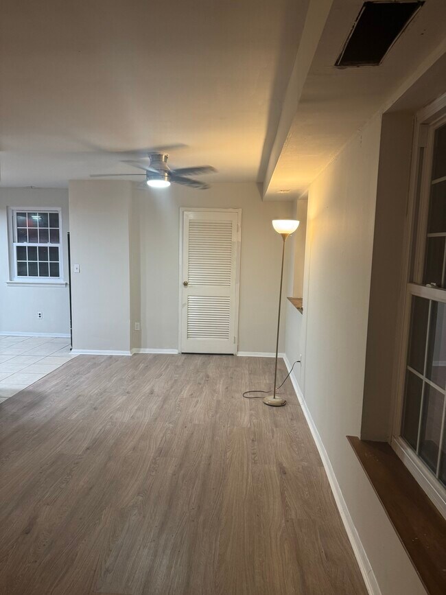 Foto del edificio - 4000 Gypsy Ln