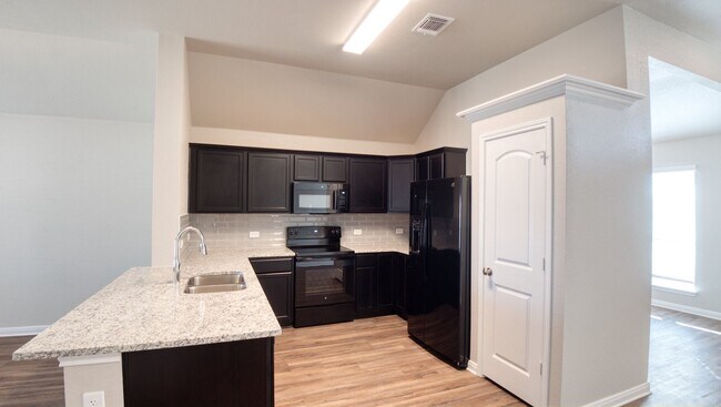 Foto del edificio - 607 Fallbrook Dr