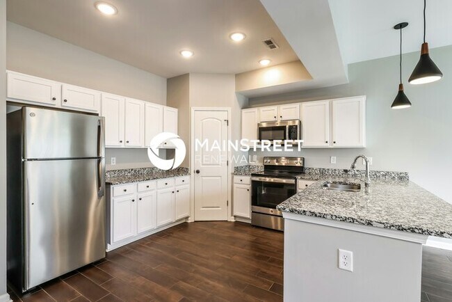 Building Photo - 3 Bedroom Pet-Friendly Home in Jeffersonville, IN with Main Street Renewal