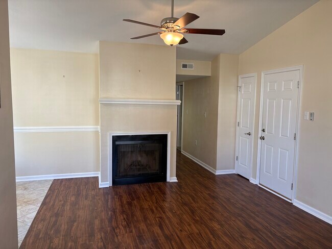 Foto del edificio - 3817 Clearwood Ct