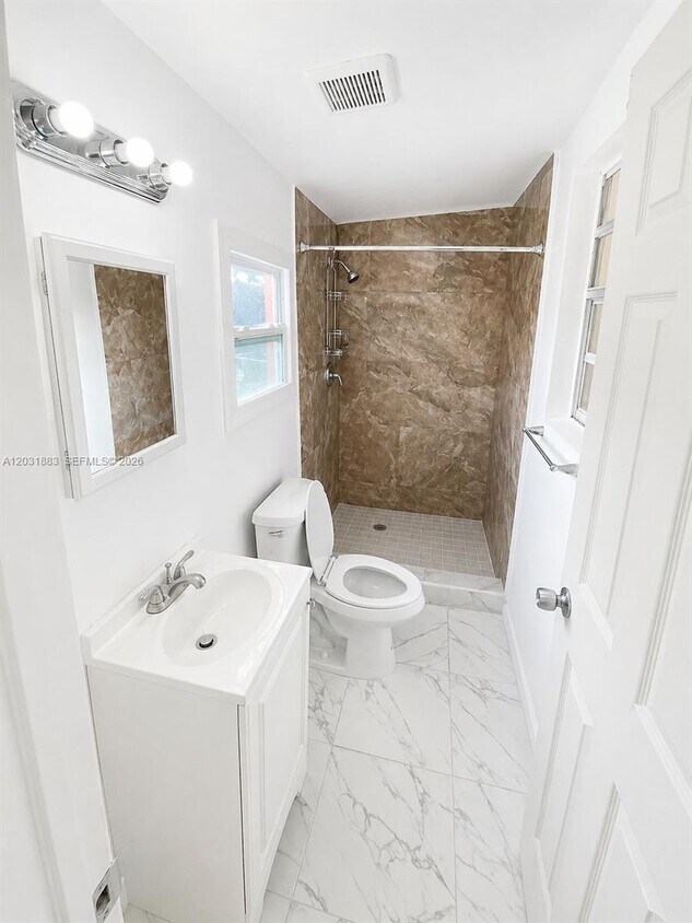 Foto del edificio - 15720 NW 28th Pl