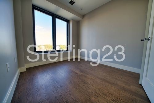Building Photo - 2718 Hoyt Ave S