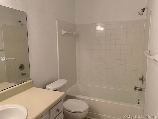 Building Photo - 3390 Pinewalk Dr N