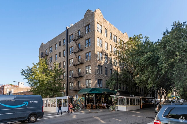 Building Photo - 2 Bedroom 1 bath apt 107 havemeyer st.