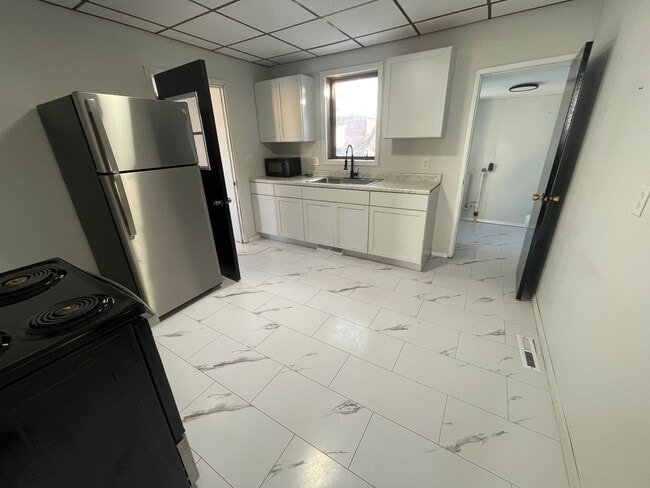 Foto del edificio - Click the “Apply Now” button or email wapmrentals@gmail.com for a prompt response.