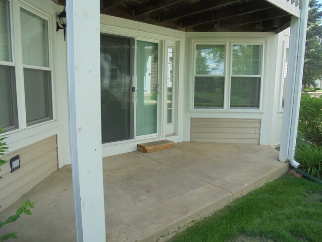 Building Photo - 1122 St Andrews Ct