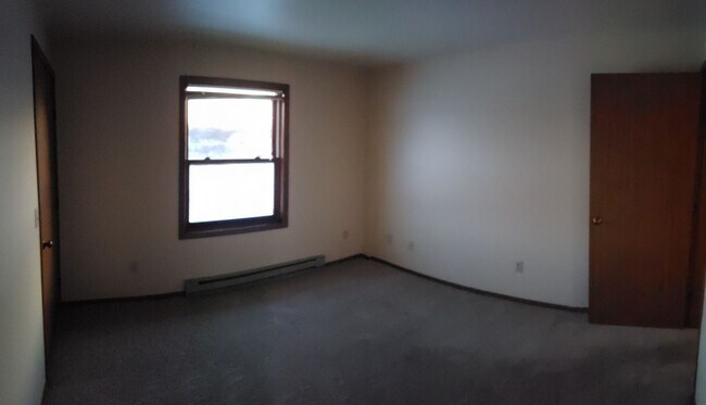 Foto del edificio - 532 E Bronson Rd