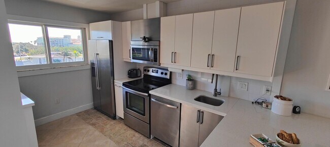 Building Photo - 3605 S Ocean Blvd